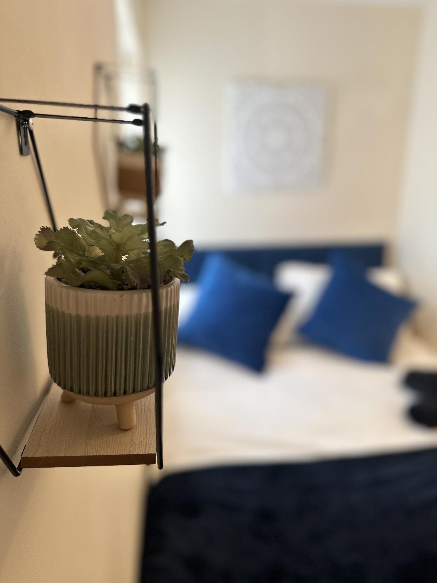 2 Bdr City Centre Apartment With Parking Кардифф Экстерьер фото
